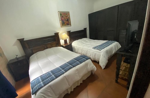 Antigua Guatemala Casa | Dormitorio privado con baño a 3 minutos de la Antigua