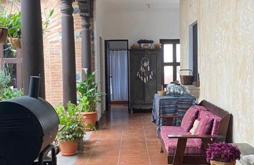 Antigua Guatemala Casa | Dormitorio privado con baño a 3 minutos de la Antigua