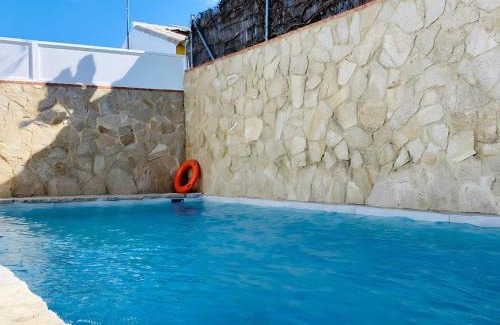 Conil de la Frontera Casa | Dos Chalets Separados con Piscina Privada Cada Uno - Perfectos para Grupos Grandes Cerca del Pueblo