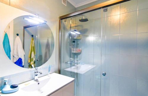 Suances Apartamento | Dos habitaciones Coqueto y cómodo apartamento con piscina y padel