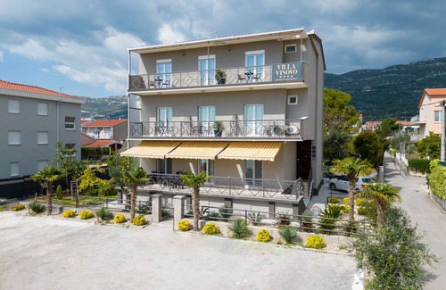 Kastel Sucurac Apartamento | Double bed Room With Private Bathroom and Balcony