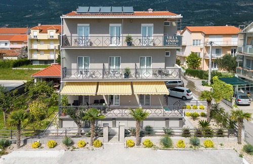 Kastel Kambelovac Apartamento | Double bed Room With Private Bathroom and Balcony