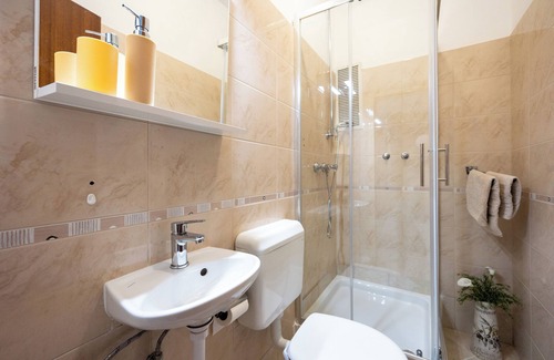 Kastel Kambelovac Apartamento | Double bed Room With Private Bathroom