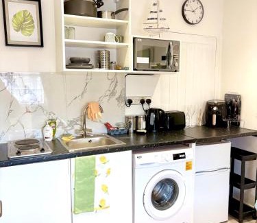 Tea Green Apartamento | Double bed studio near airport
