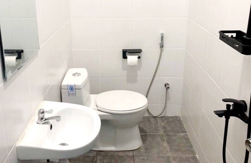 Gadong Casa | Double Bedroom with Shared Bathroom