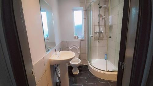 Eccles Casa | Double-Bedroom in the Heart of Eccles Manchester BH4 Perfect for Short Stays