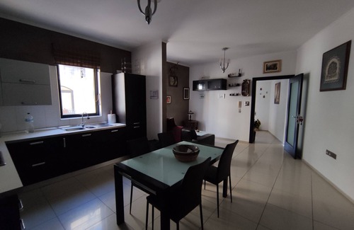 Attard Apartamento | Double bedroom with ensuite shower