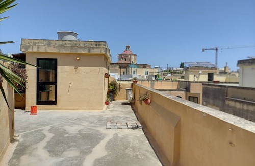 Attard Apartamento | Double bedroom with ensuite shower