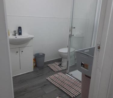Oldbury Casa | Double Bedroom with private bathroom and shared kitchen