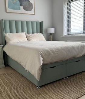 County Cork Casa | Double bedroom with private bathroom close to city center