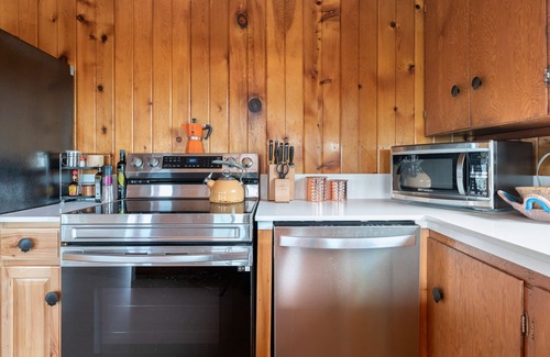 Freeland Casa | Double Bluff Beach & Deer Lagoon Whidbey Home
