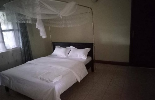 Masindi Cama Y Desayuno | Double BnB Room with Private Bathroom #2