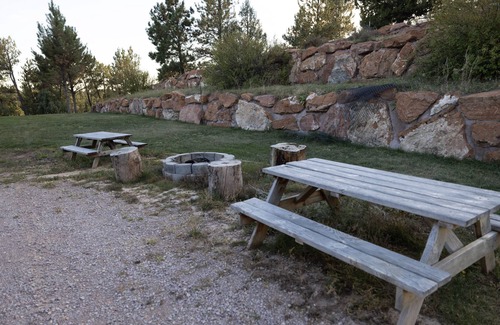 Hot Springs Cabina | Double Bunkbeds in Rustic Cabin - Room 225