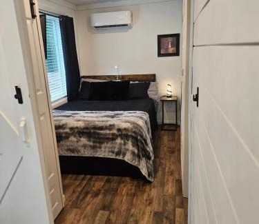 Lexington Otro | Double Container Cabin