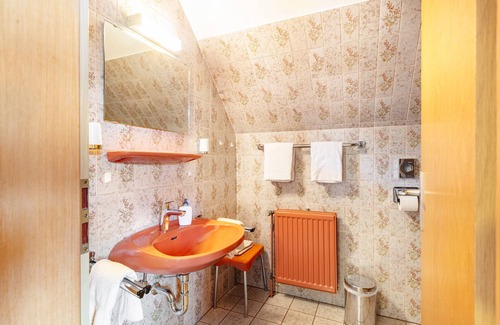 Dachsberg Cama Y Desayuno | Double Room No. 6 with Shared Terrace, Shared Garden and Wi-Fi