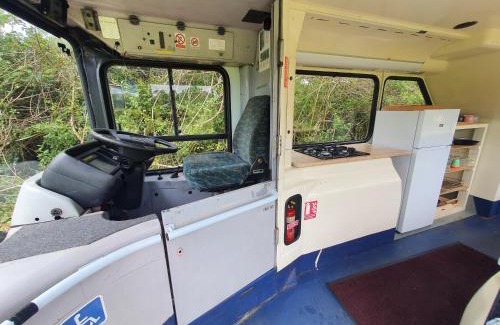 Liverton Casa | Double Decker Bus on an Alpaca farm sleeps 8, 5 mins drive to Dartmoor