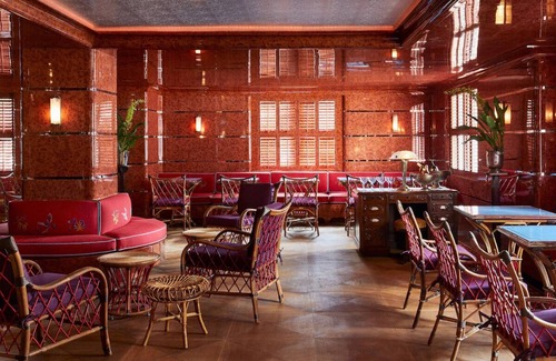 Mount Vernon Casa | Double Delight at Ulysses Hotel: Unique Decor & On-Site Dining in Downtown