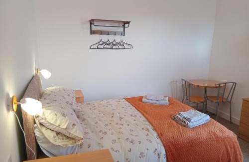 Carlisle Casa | Double Ensuite - City centre homestay - Peterill Room -