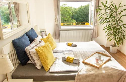 Vysehrad Apartamento | Double King Size Sunny Suite In Castle Area