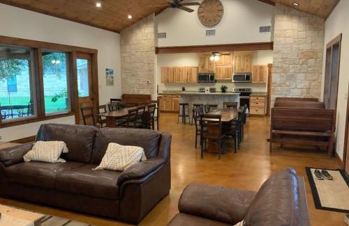 Concan Casa | Double L River House
