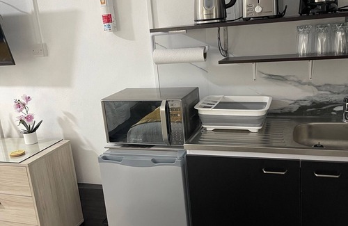 Castle Comfort Apartamento | Double Luxury Queen Apt#3 in Roseau with Kitchenette and Gorgeous Bathroom!
