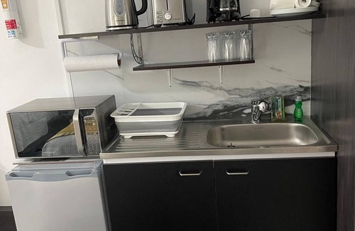Castle Comfort Apartamento | Double Luxury Queen Apt#3 in Roseau with Kitchenette and Gorgeous Bathroom!