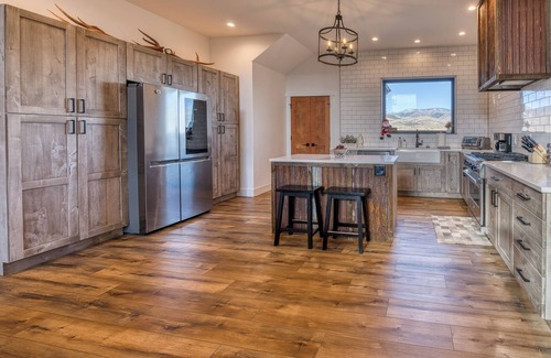 Pray Casa | Double MM Ranch · 2 Bedrooms Plus a Spacious Sleeping Loft (Sleeps 8)