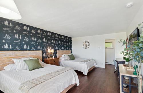 Petoskey Casa | Double Queen Exquisite Lake View