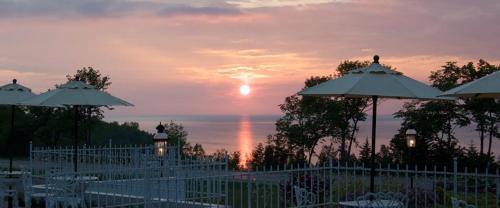 Petoskey Casa | Double Queen Exquisite Lake View