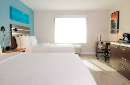 Harbor Hotel | Double Queen Room, The Cove Hotel, Poolside Luxury and Outdoor Fireplace