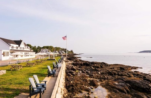 Ocean Point Hotel | Double Queen w/ Porch | Bluebird Ocean Point Inn | Private Beach Access