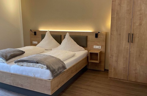 Wolf Cabaña | Double room 4 - guest and wine house Haus Schatzgarten