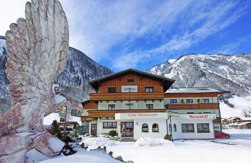 Fusch an der Grossglocknerstrasse Casa | Double room Cat. A (B&B 1-2 N) - waterfall, hotel