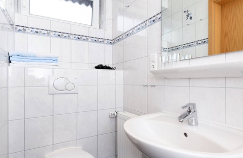 Neuharlingersiel Cabaña | Double room - Double room in the Hotel-Pension Marlies