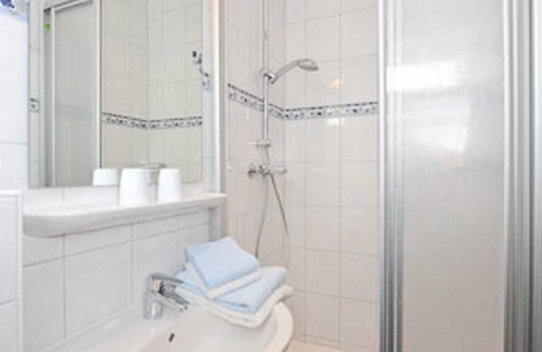 Neuharlingersiel Cabaña | Double room - Double room in the Hotel-Pension Marlies