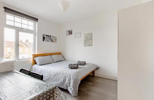 Edmonton Casa | Double Room Edmonton Green, London N9