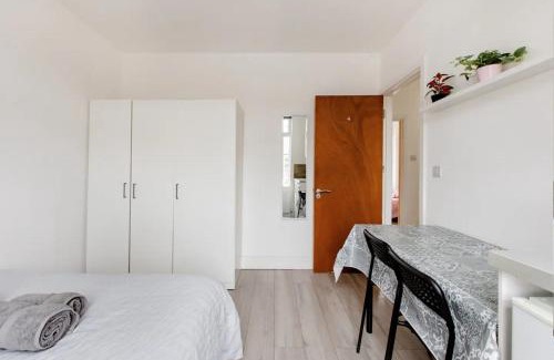 Edmonton Casa | Double Room Edmonton Green, London N9