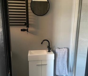 Leicester Casa | Double Room & Ensuite in Glenfield