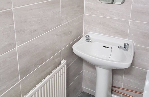 Townfield Casa | Double Room Free WIFI - Close to Central London & Heathrow Airport