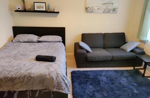 Northampton Casa | Double Room in a Top Floor Shared Apartment