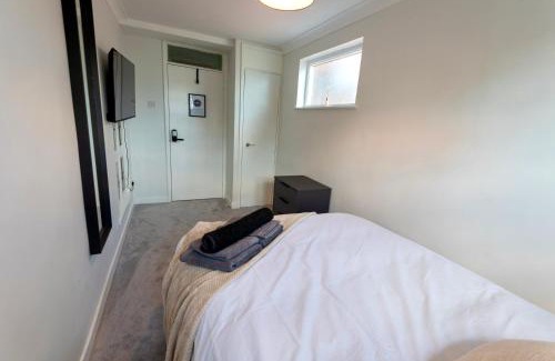 Barnt Green Casa | Double room in refurbished 5 bed home with WiFi and TV BW Room 5