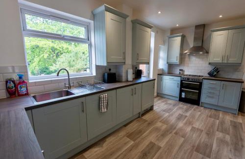 Barnt Green Casa | Double room in refurbished 5 bed home with WiFi and TV BW Room 5