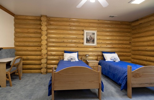 Hot Springs Cabina | Double Room in Rustic Cabin - Room 226