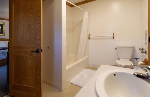 Hot Springs Cabina | Double Room in Rustic Cabin - Room 226