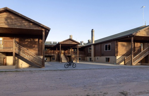 Hot Springs Cabina | Double Room in Rustic Cabin - Room 226