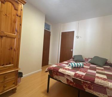 Custom House Casa | Double Room Near City Airport, London Excel in heart of London