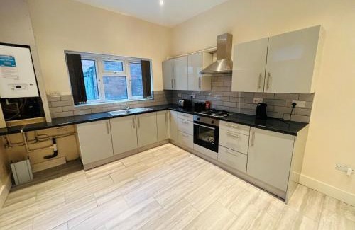 Nottingham Casa | Double Room Near Railway station & Football Ground 88