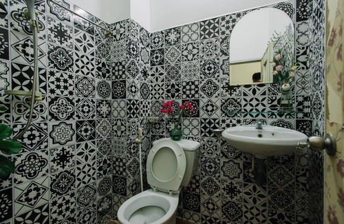 Phuong 8 Casa | Habitación doble No. 4 con baño privado y balcón.