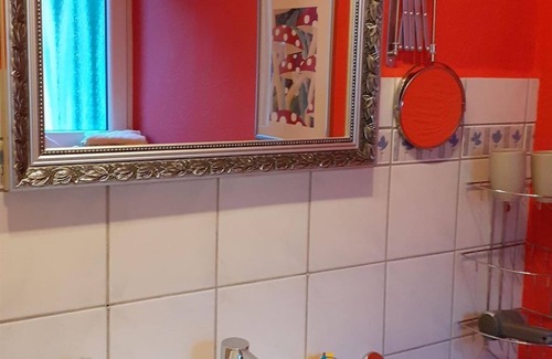 Monreal Cama Y Desayuno | Habitación doble ducha / WC - Apartamento u. Pension M. Schmitz