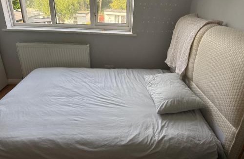 Stonecot Casa | Double Room studio For Guest in Sutton